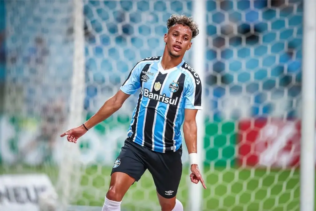 volante bitello comemora gol gremio