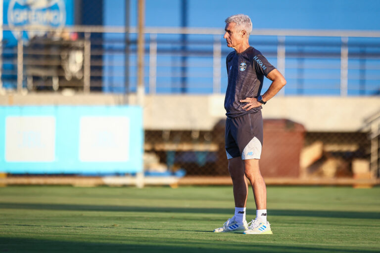 Com muitas mudanças; veja a provável escalação do Grêmio para enfrentar o Deportivo Riestra na Arena 5 Grêmio