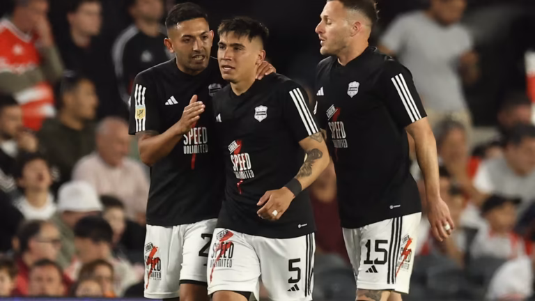 Deportivo Riestra terá time misto contra o Grêmio na Arena; entenda 2 Grêmio